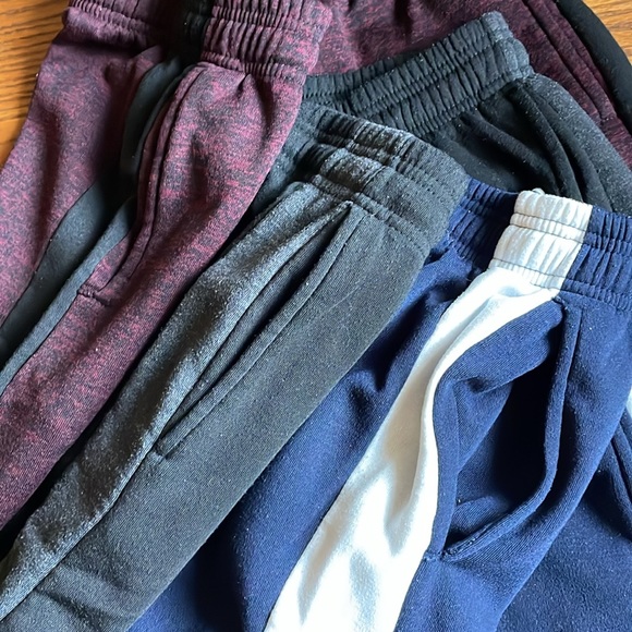 Men Fleece Short Set of 3 - gently used condition - L - Large - 20” Length - Picture 4 of 4